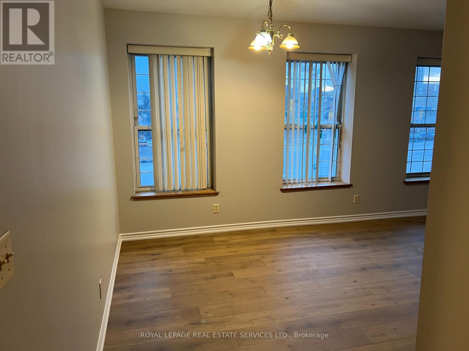 306 - 51 Wyndham Street N, Guelph, Ontario  N1H 4E4 - Photo 5 - X12121599