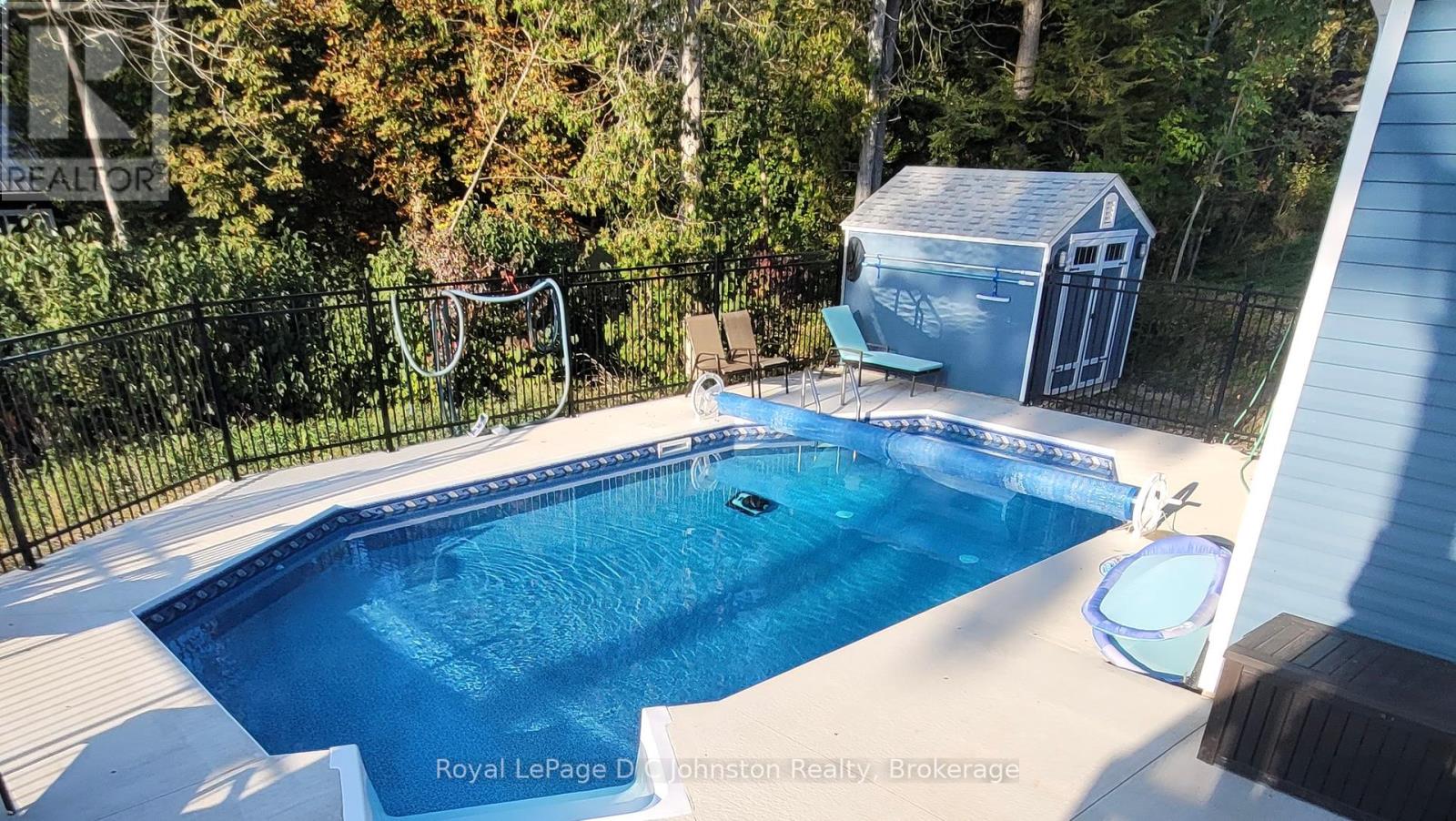 12 Hemlock Street, Saugeen Shores, Ontario  N0H 2L0 - Photo 16 - X12117144