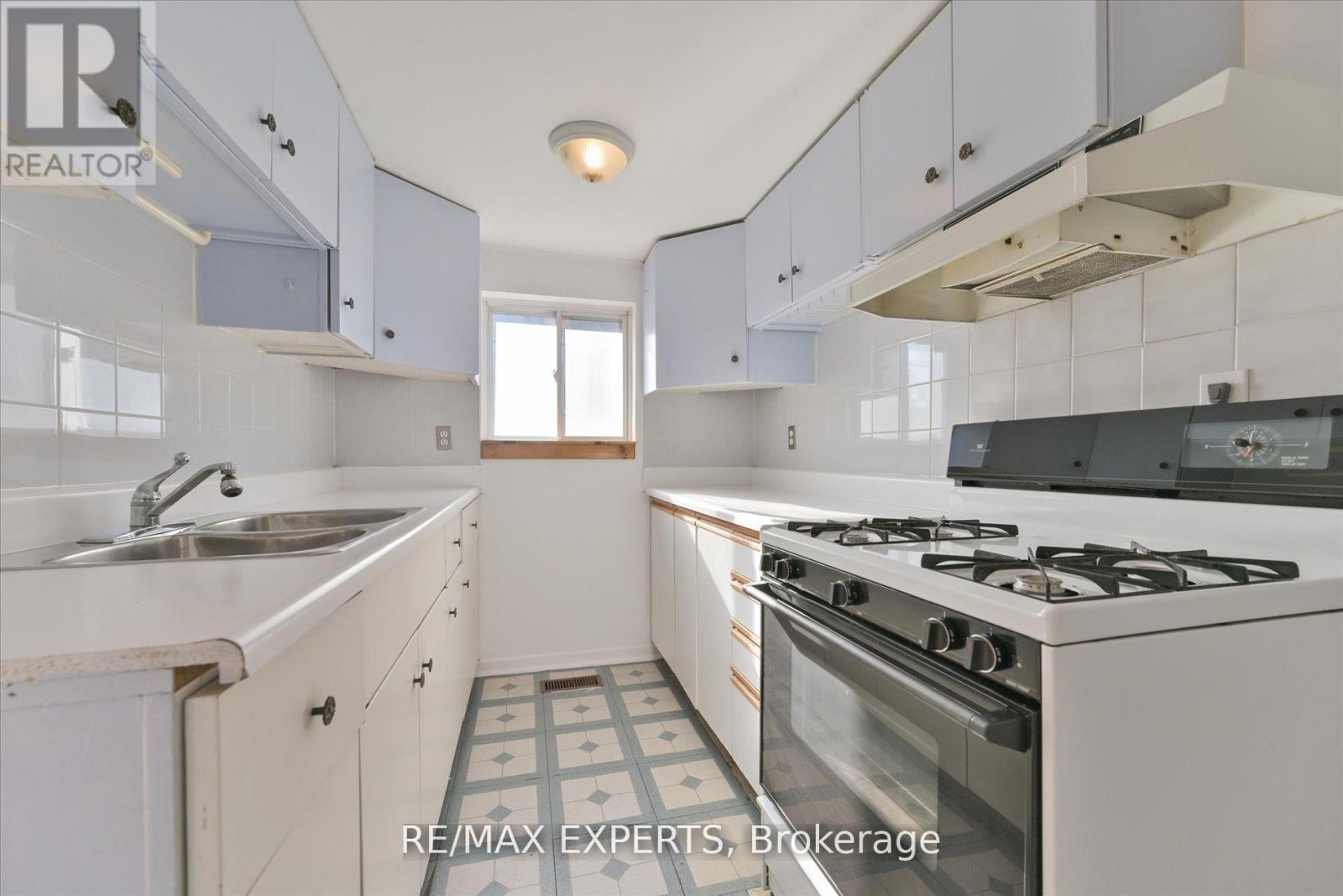 18 Barton Avenue, Toronto, Ontario  M5R 1G8 - Photo 27 - C12121393