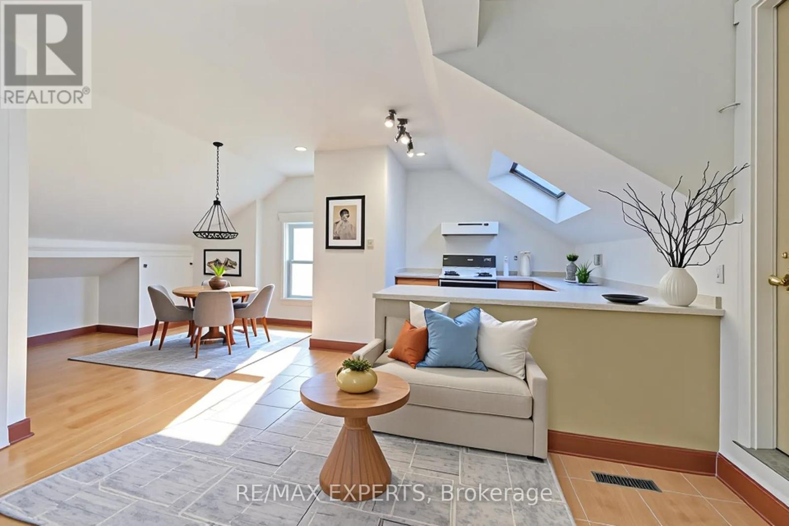 18 Barton Avenue, Toronto, Ontario  M5R 1G8 - Photo 37 - C12121393