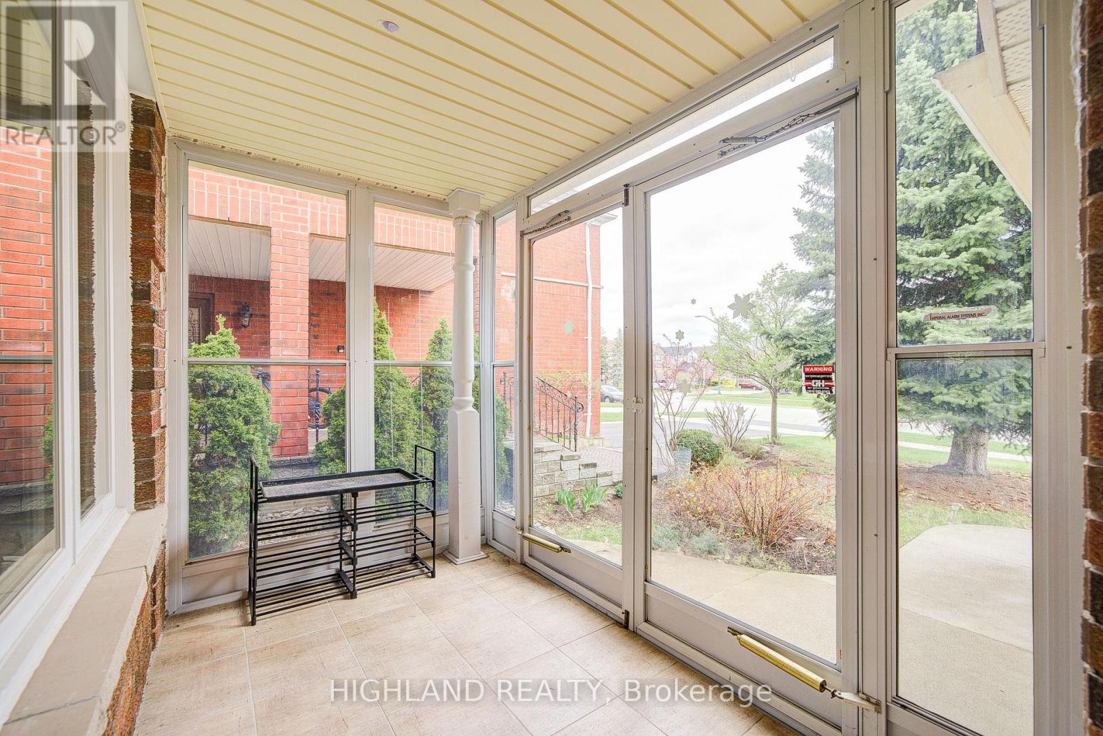 5704 Greensboro Drive, Mississauga (Central Erin Mills), Ontario  L5M 5T7 - Photo 3 - W12114397