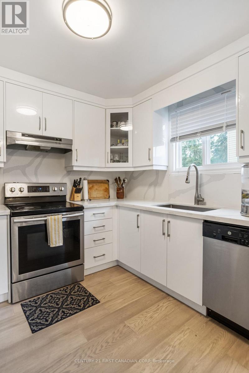 Property at 24 - 1855 ALDERSBROOK ROAD image 1