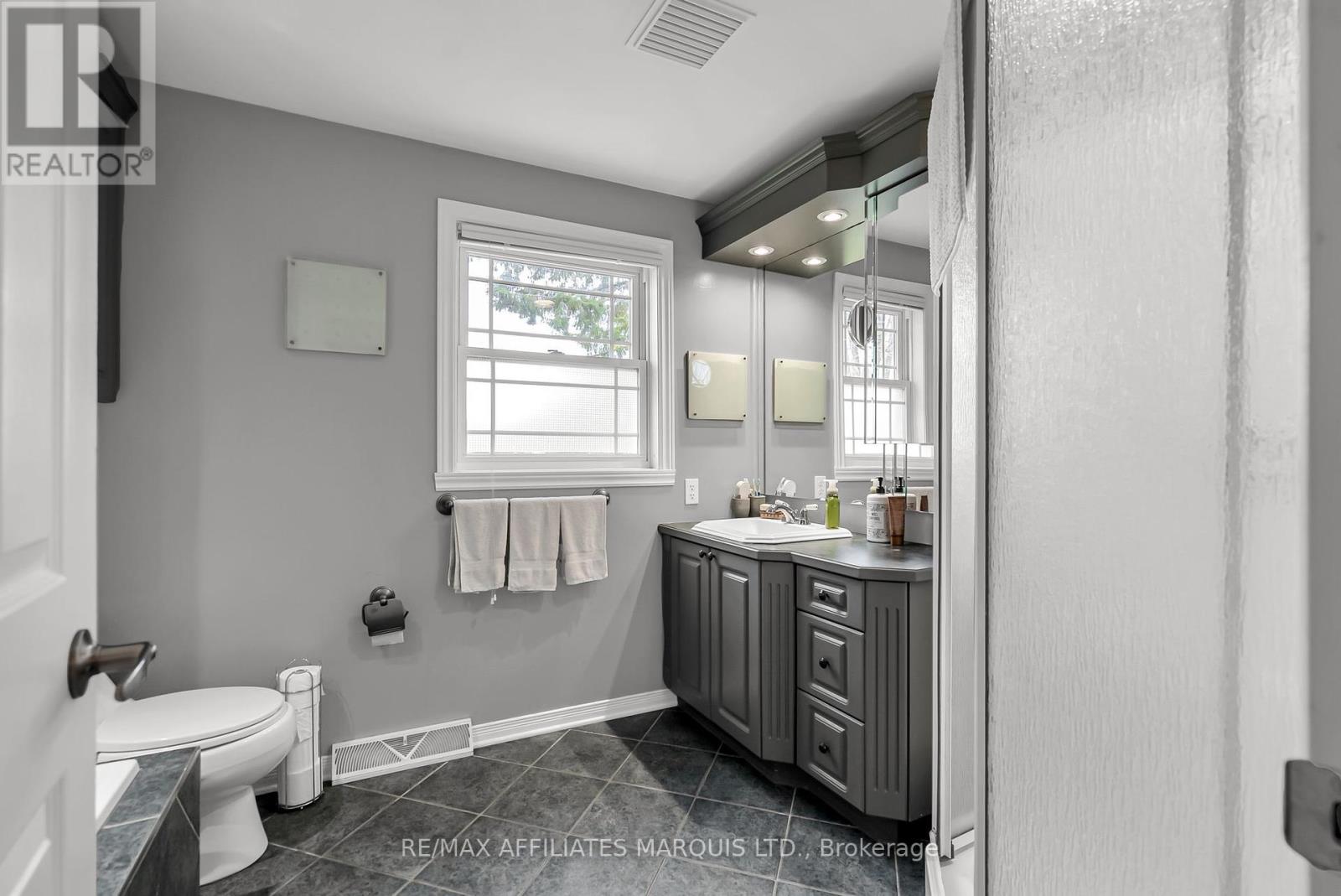 1932 Belvedere Crescent, Cornwall, Ontario  K6H 6M9 - Photo 32 - X12121653