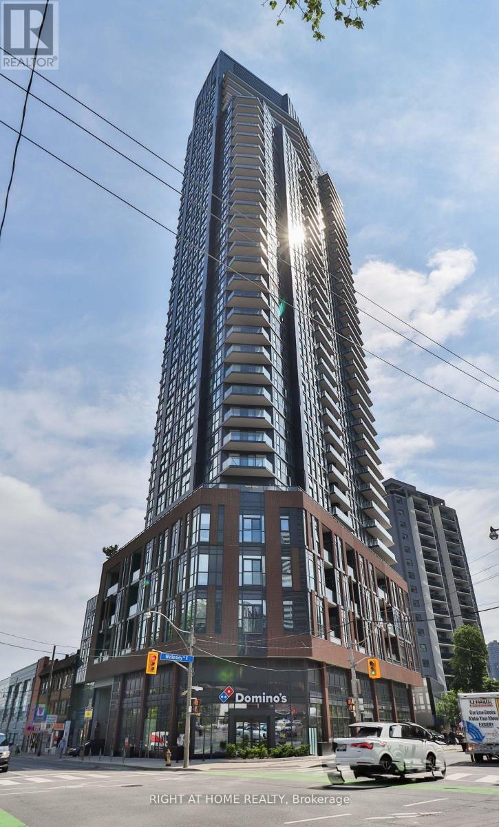 406 - 159 Wellesley Street E, Toronto, Ontario  M4Y 0H5 - Photo 1 - C12121658