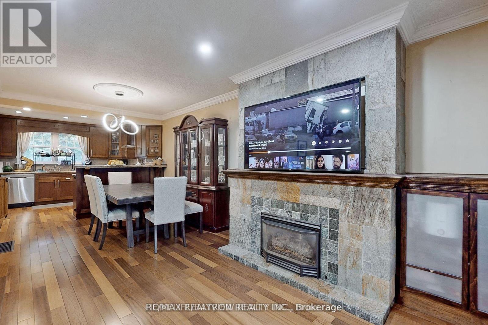 197 Lloyd Avenue, Newmarket, Ontario  L3Y 5L4 - Photo 5 - N12121667