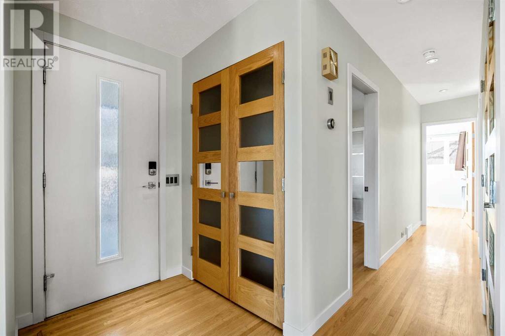Property at 5312 37 Street SW image 2