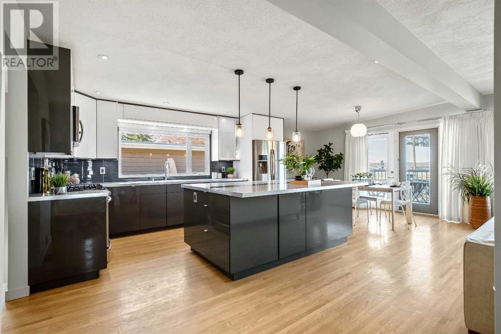 Property at 5312 37 Street SW image 3