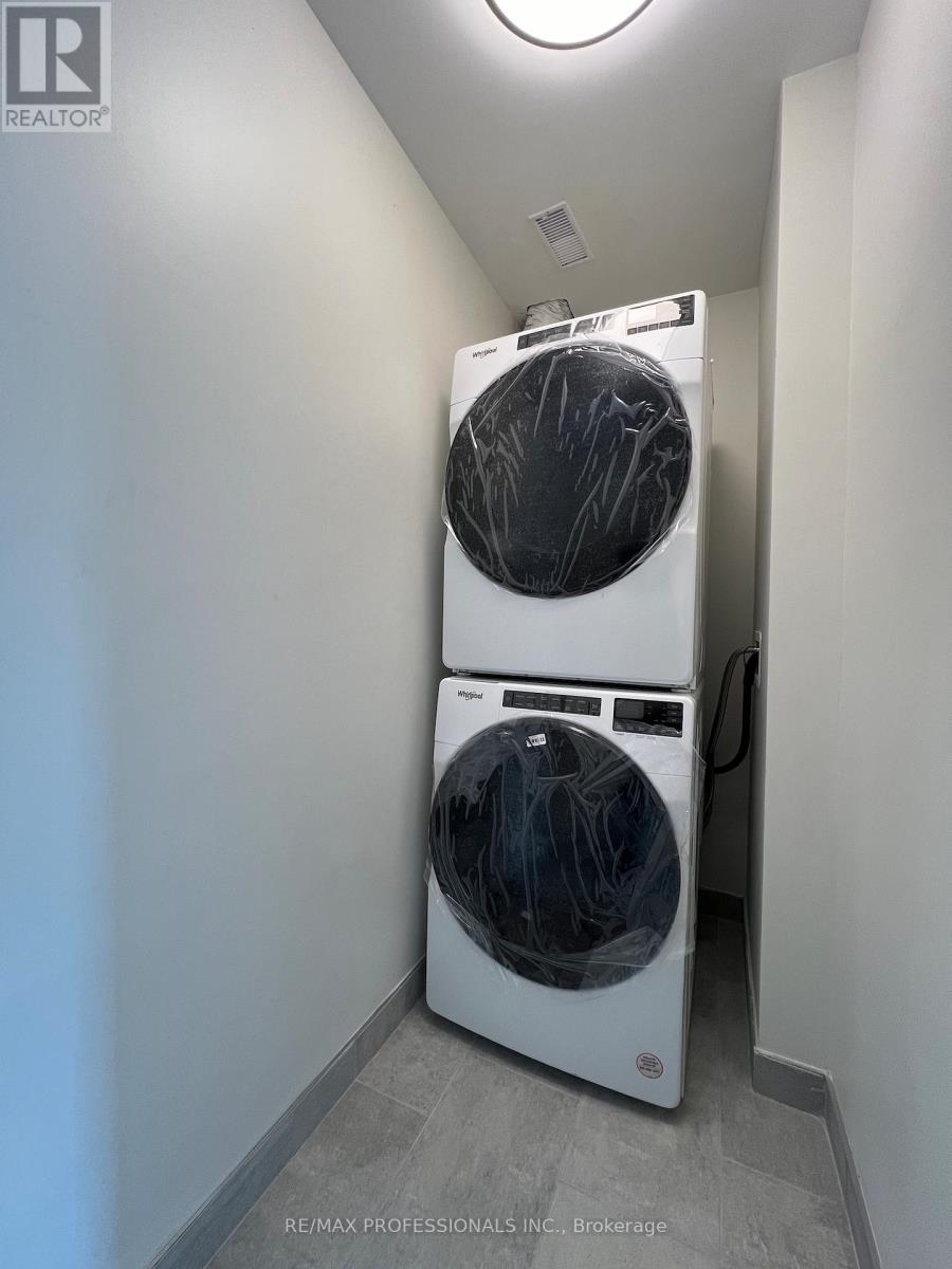 102 - 62 Dixfield Drive, Toronto (Eringate-Centennial-West Deane), Ontario  M9C 3W1 - Photo 13 - W12121655