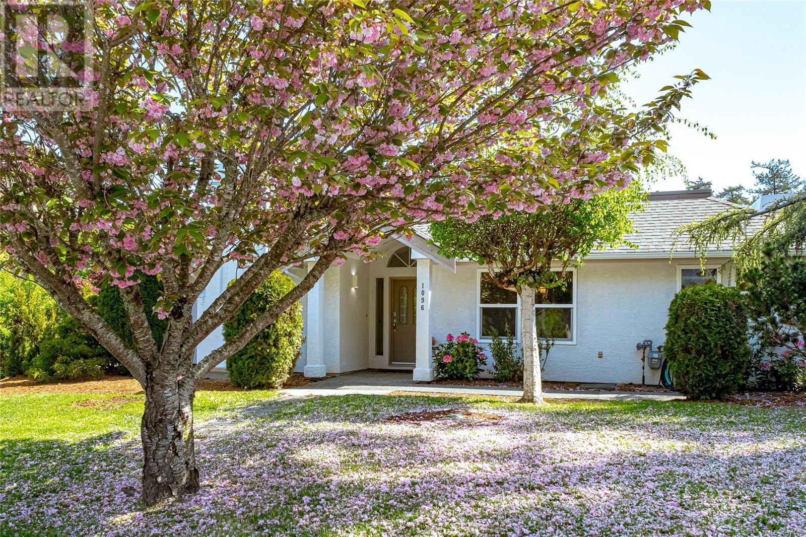Property at 1096 Valewood Trail image 3