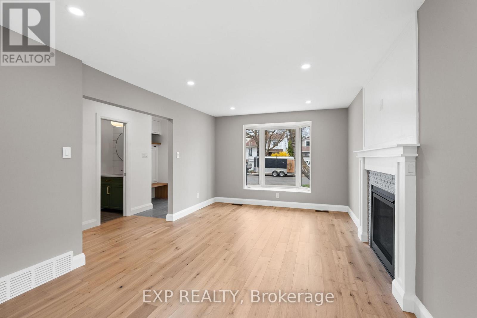 2 Equestrian Drive, Ottawa, Ontario  K2M 1C6 - Photo 10 - X12121678