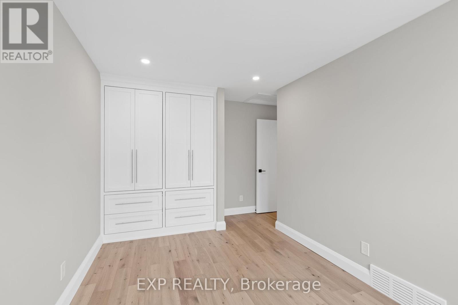 2 Equestrian Drive, Ottawa, Ontario  K2M 1C6 - Photo 28 - X12121678