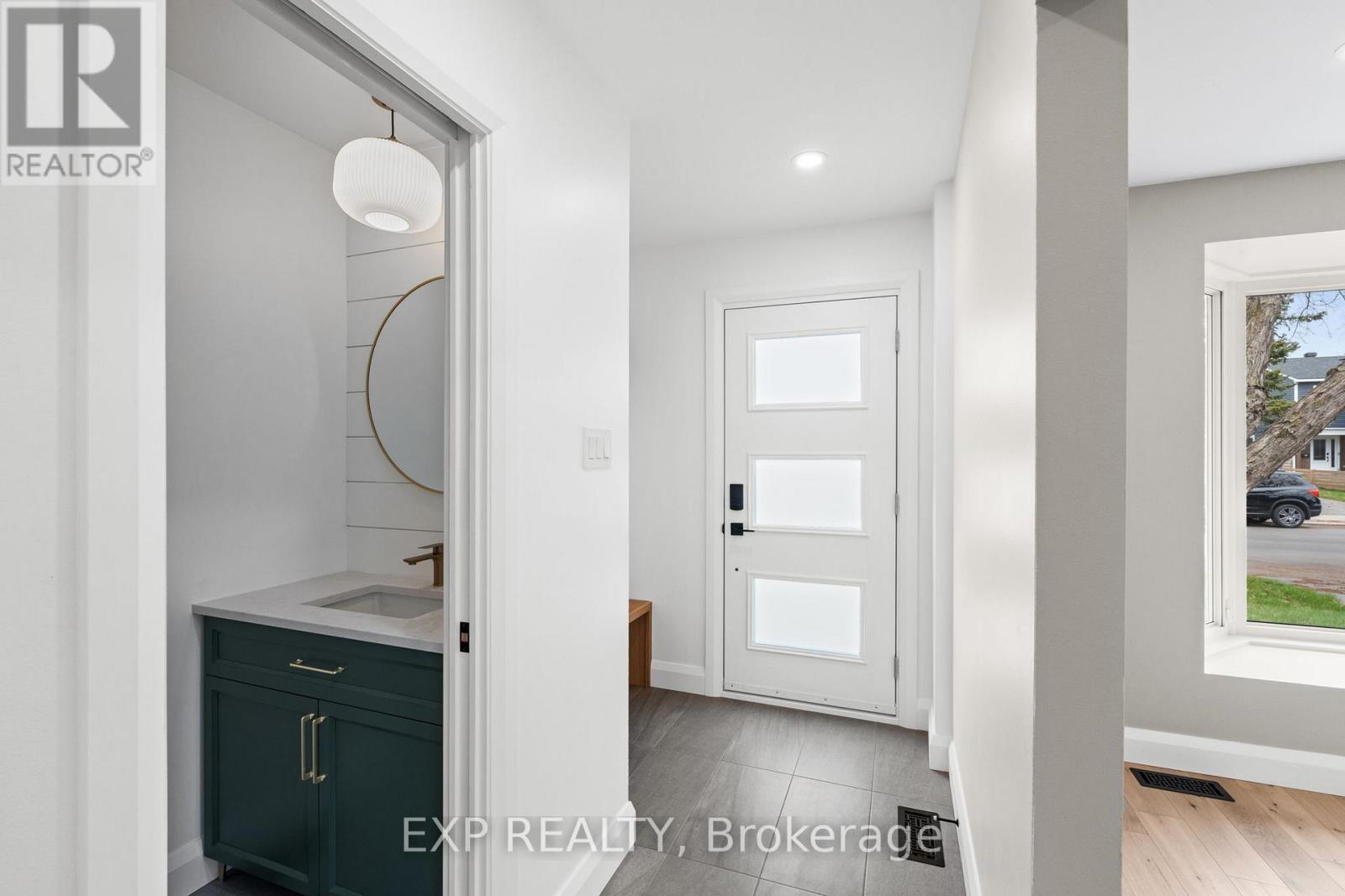 2 Equestrian Drive, Ottawa, Ontario  K2M 1C6 - Photo 4 - X12121678