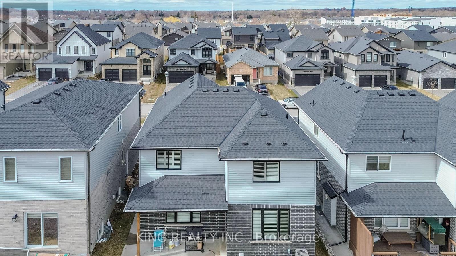 Property at 1556 DREW STREET image 3