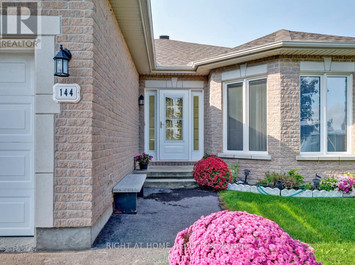 144 Sandra Crescent, Clarence-Rockland, Ontario  K4K 1R7 - Photo 3 - X12121709