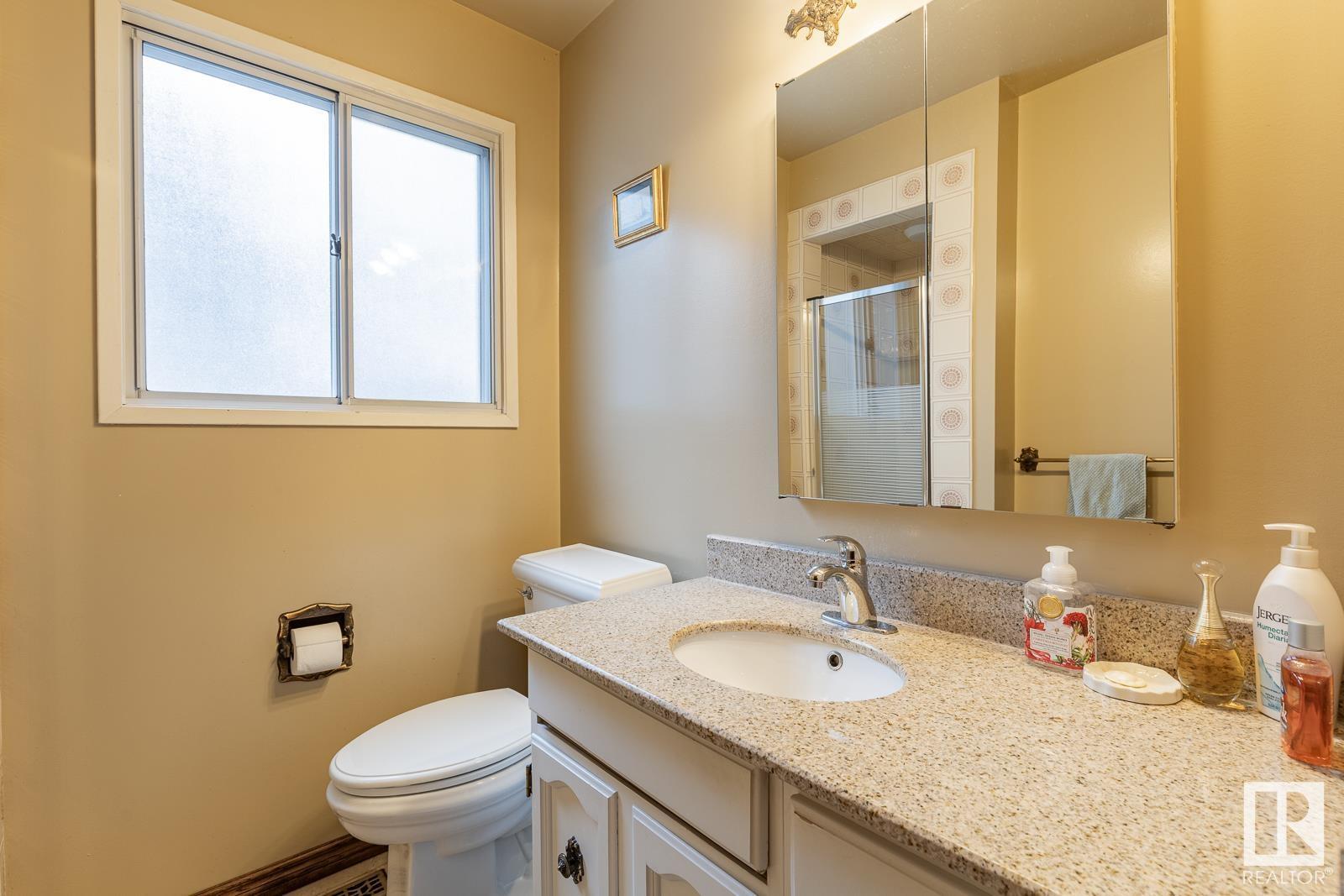 Property at 206 Wolf Willow CR NW image 4