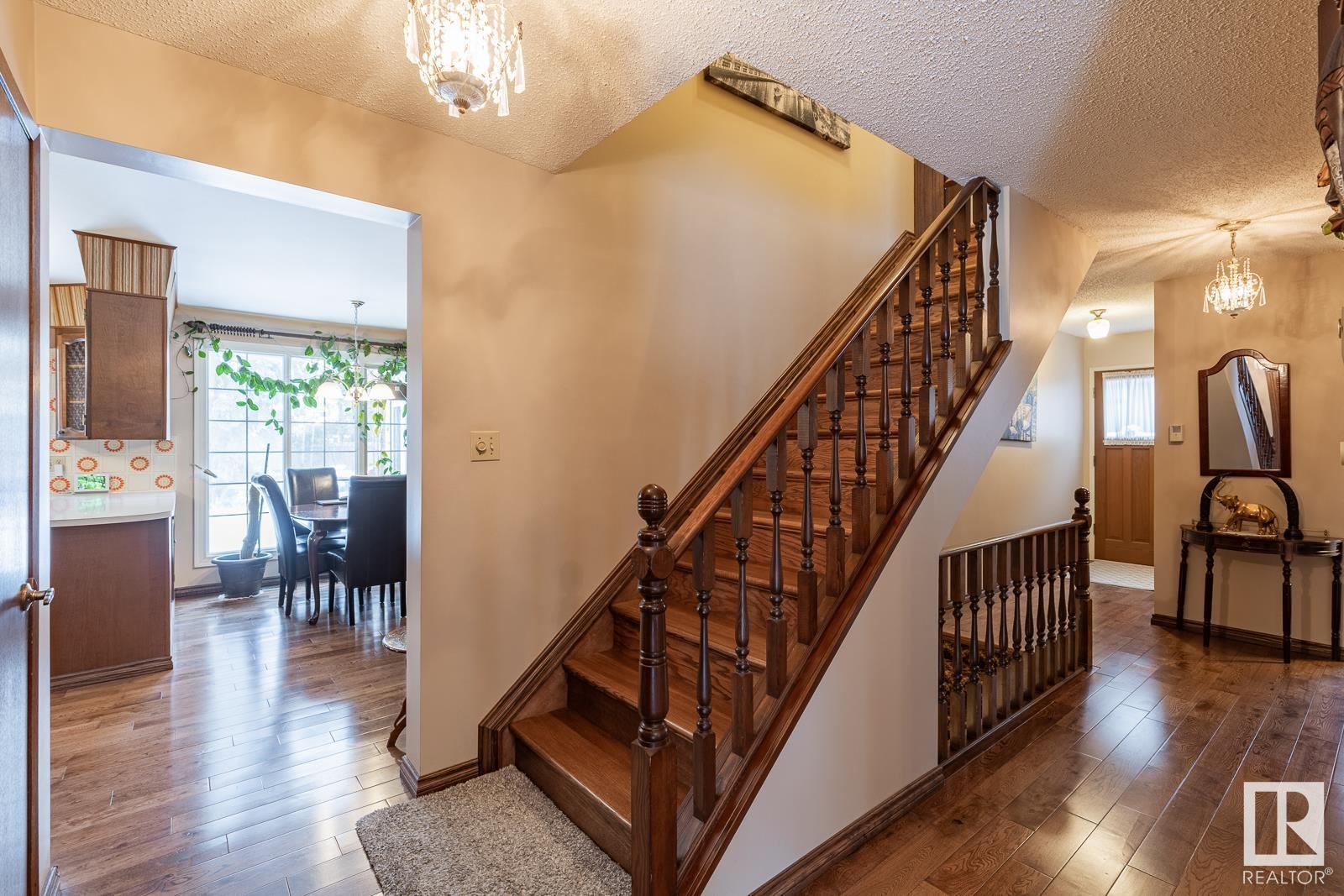 Property at 206 Wolf Willow CR NW image 1