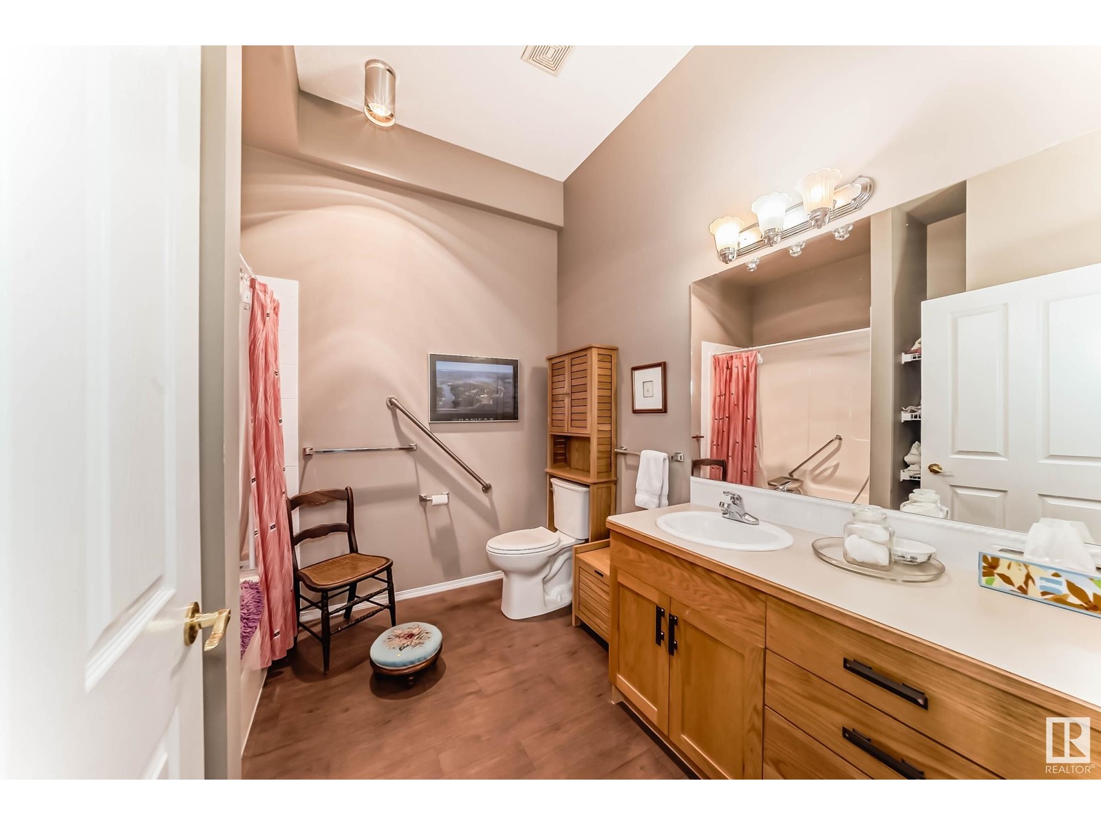 Property at #134 78 McKenney AV image 4