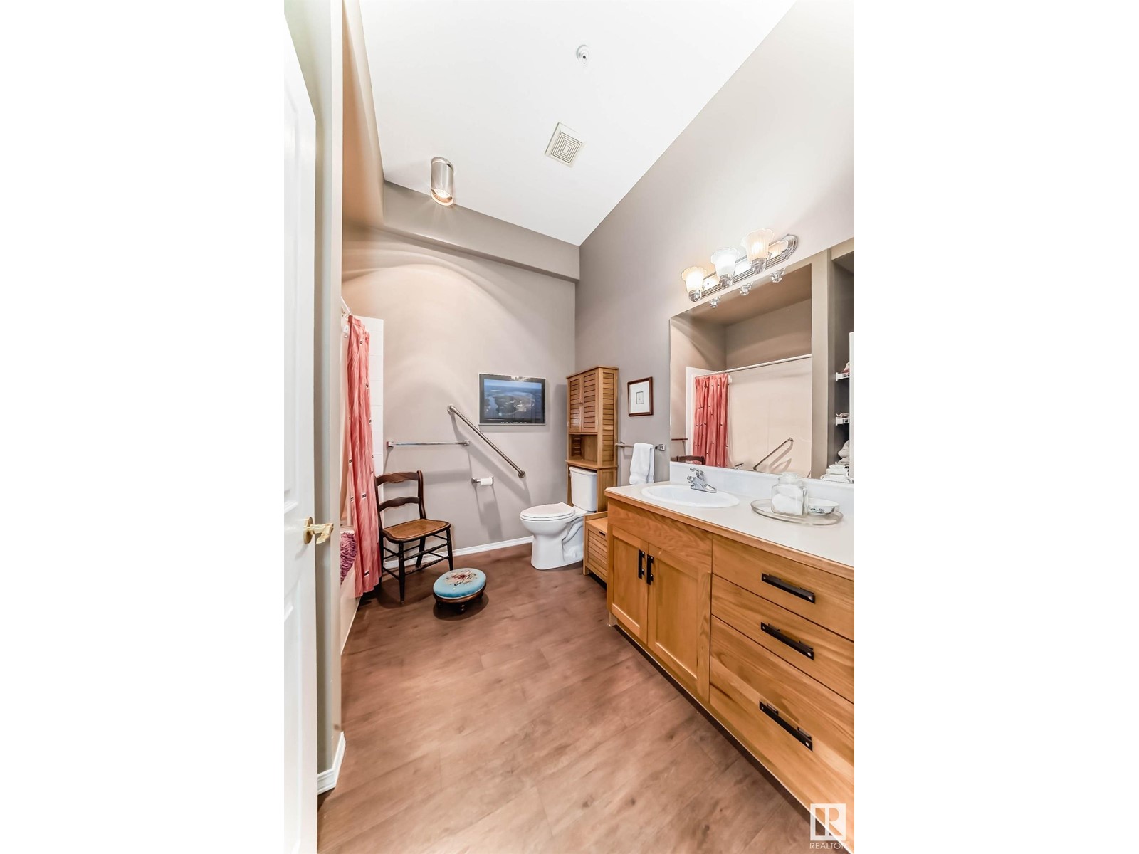 Property at #134 78 McKenney AV image 5