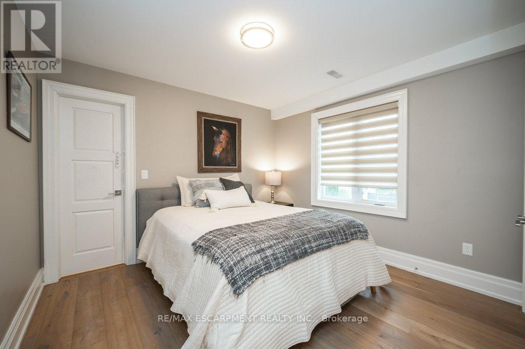 820 Cosburn Avenue, Toronto, Ontario  M4C 2W1 - Photo 16 - E12121729