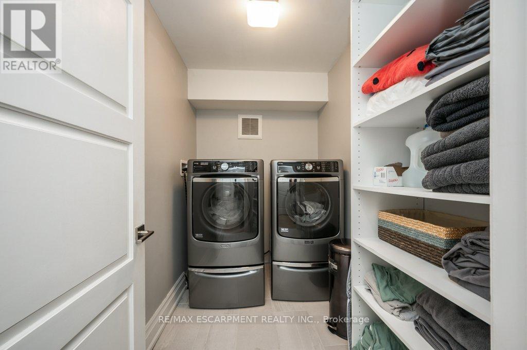 820 Cosburn Avenue, Toronto, Ontario  M4C 2W1 - Photo 21 - E12121729