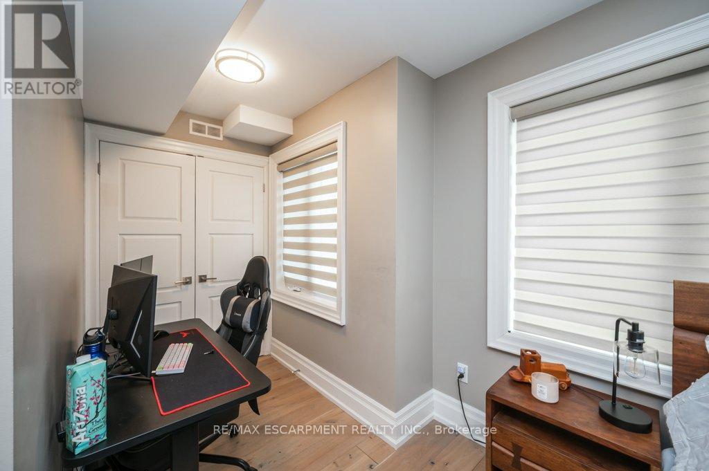 820 Cosburn Avenue, Toronto, Ontario  M4C 2W1 - Photo 23 - E12121729