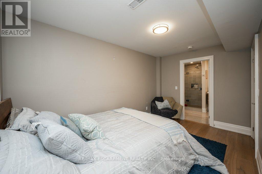820 Cosburn Avenue, Toronto, Ontario  M4C 2W1 - Photo 24 - E12121729