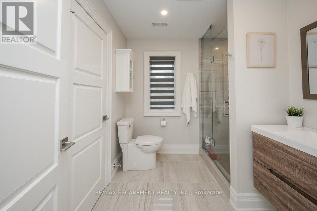 820 Cosburn Avenue, Toronto, Ontario  M4C 2W1 - Photo 26 - E12121729