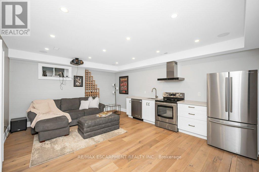 820 Cosburn Avenue, Toronto, Ontario  M4C 2W1 - Photo 37 - E12121729