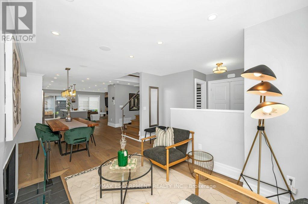 Property at 820 COSBURN AVENUE image 4