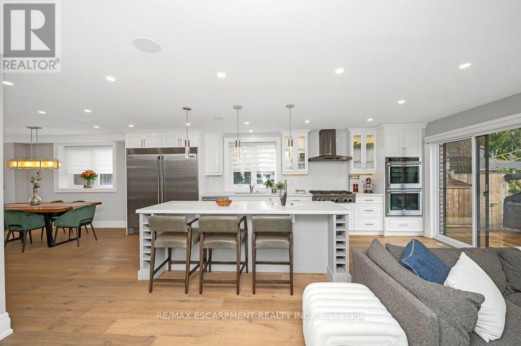 820 Cosburn Avenue, Toronto, Ontario  M4C 2W1 - Photo 8 - E12121729