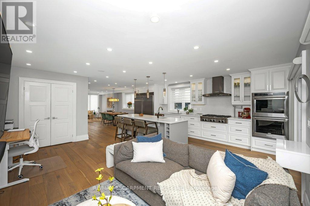 820 Cosburn Avenue, Toronto, Ontario  M4C 2W1 - Photo 9 - E12121729