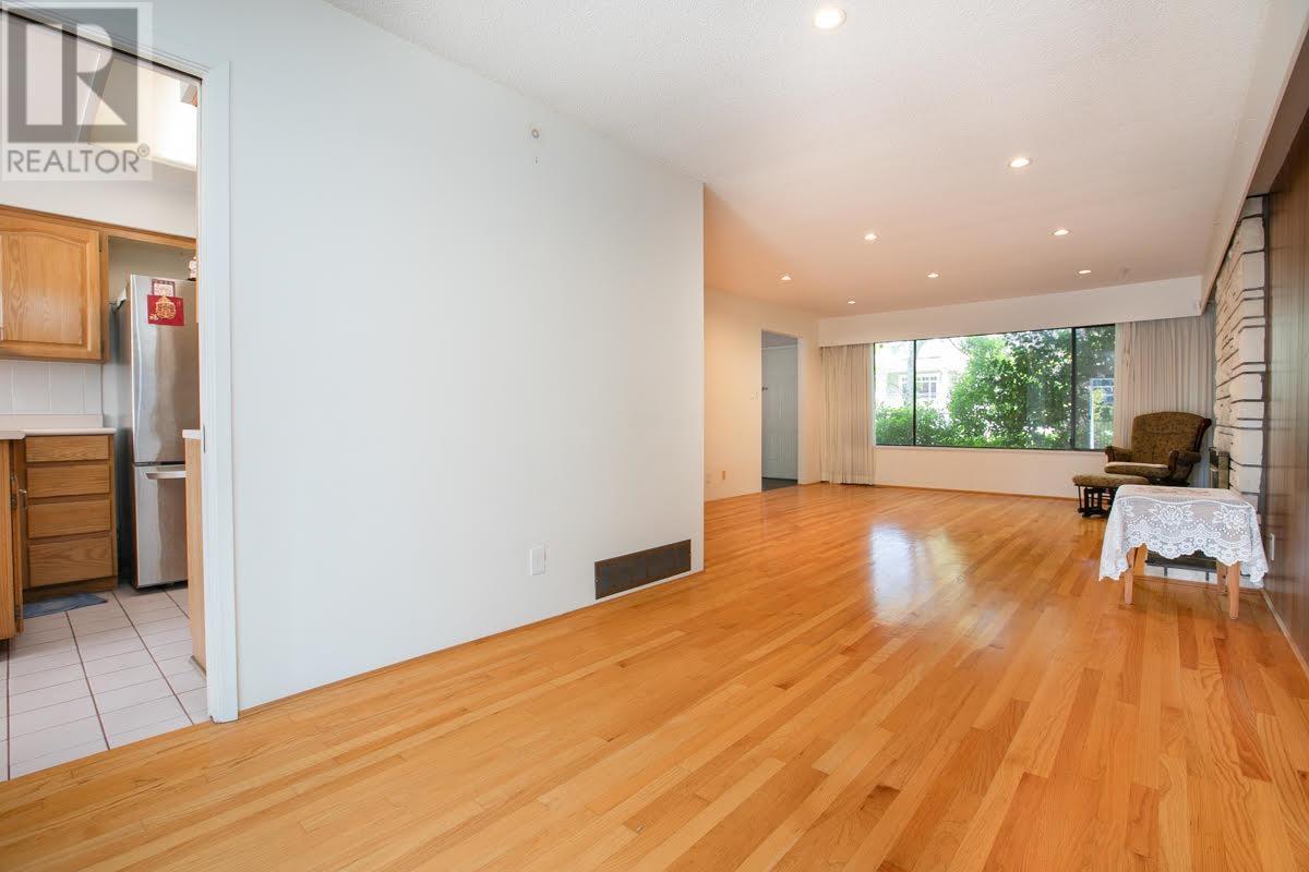 532 W 64th Avenue, Vancouver, British Columbia  V6P 2K9 - Photo 4 - R2997291