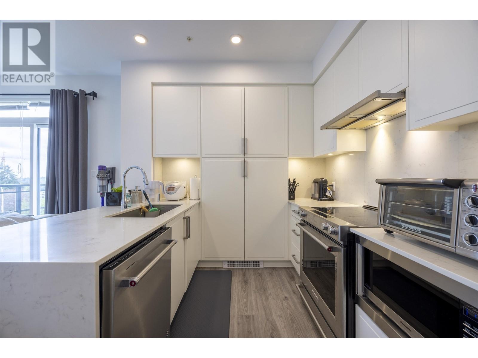 606 700 Clarke Road, Coquitlam, British Columbia  V3J 0K5 - Photo 2 - R2997501