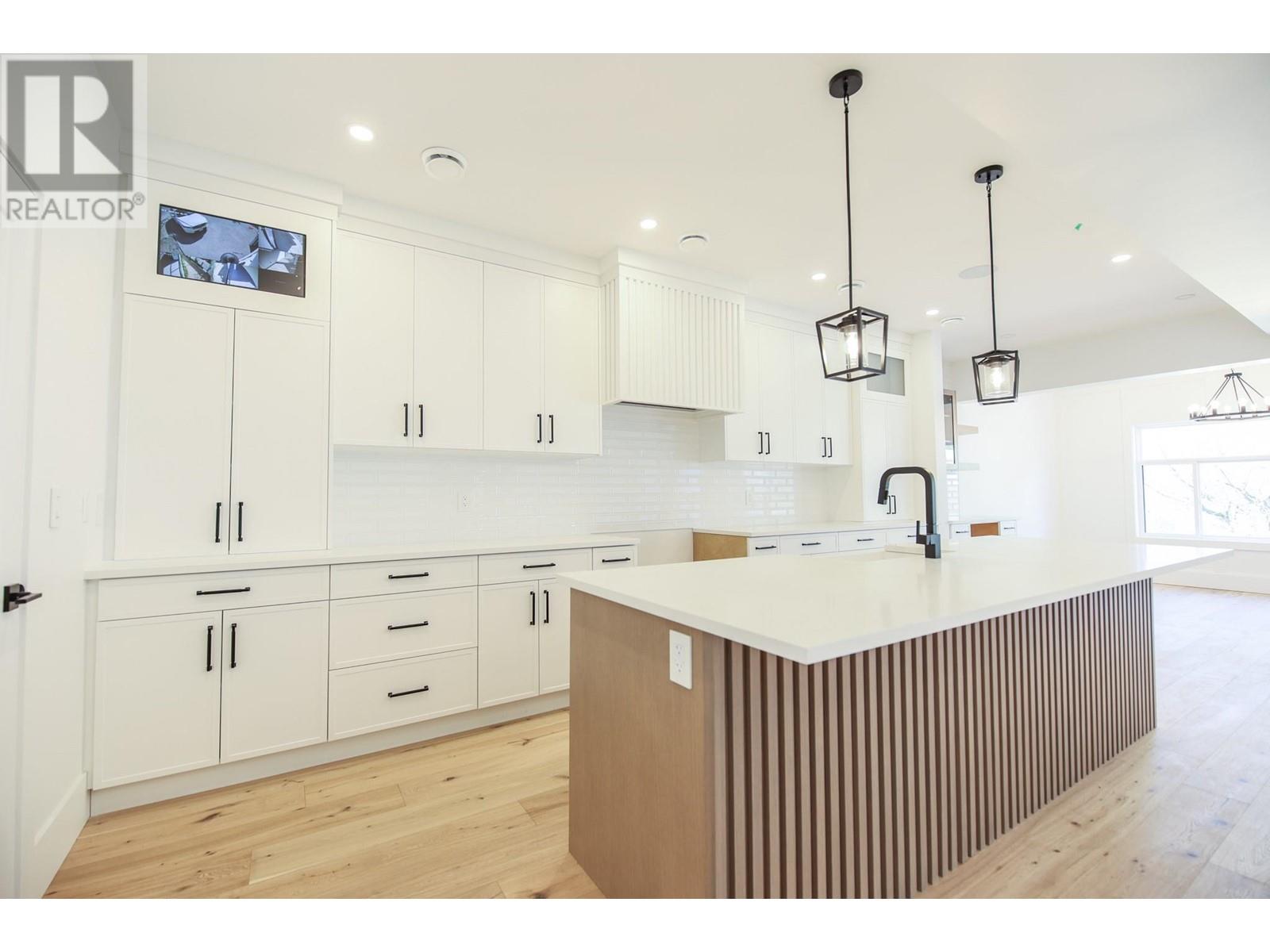 Property at 18 Chardonnay Court image 3