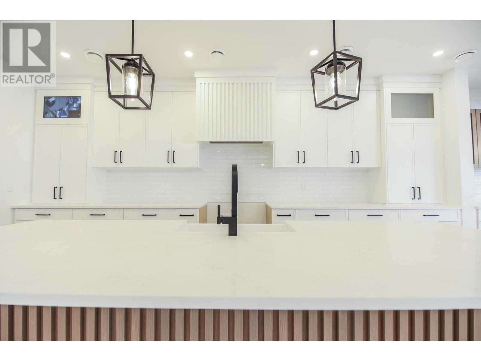 Property at 18 Chardonnay Court image 5