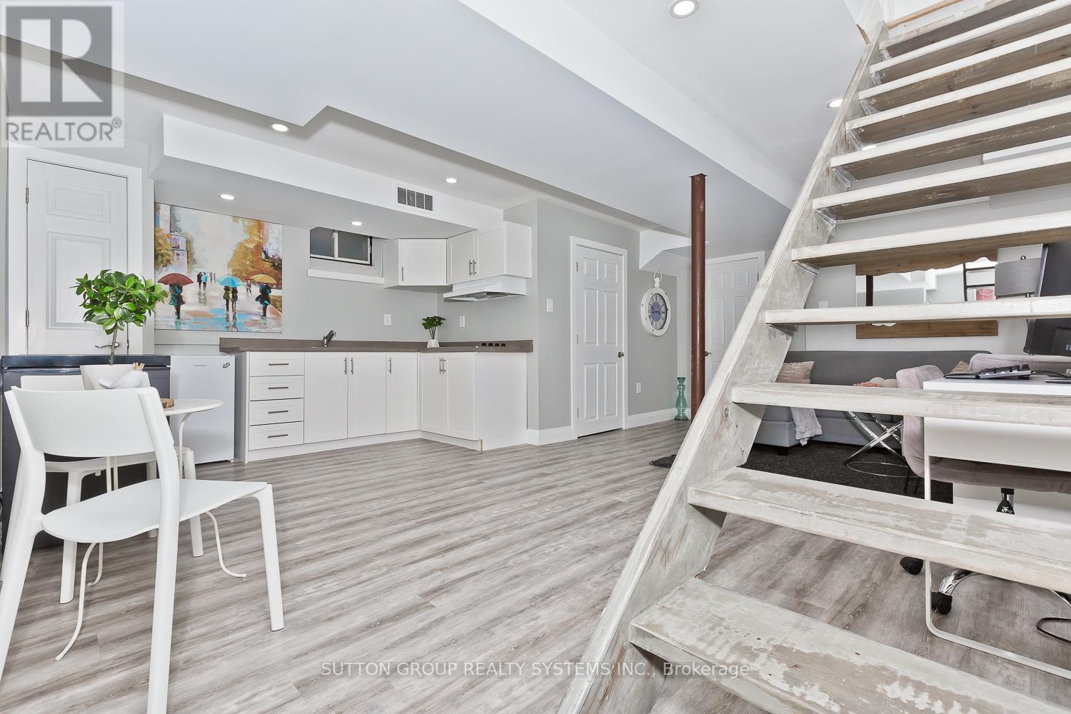 2106 Dunmore Avenue, Burlington, Ontario  L7L 6V9 - Photo 26 - W12121719