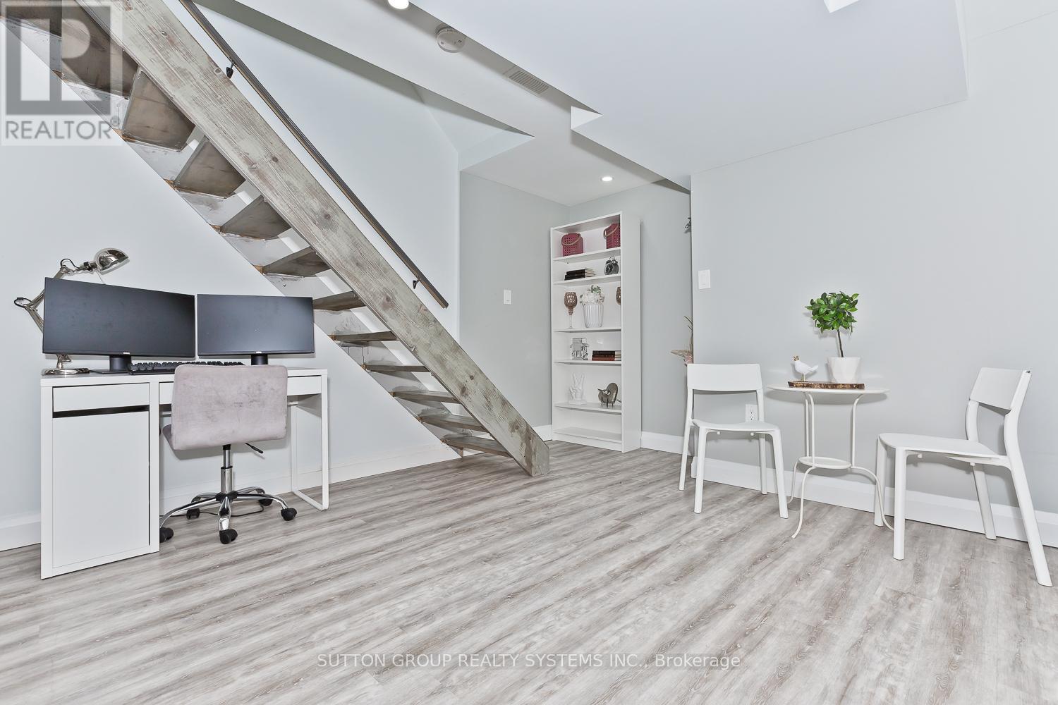 2106 Dunmore Avenue, Burlington, Ontario  L7L 6V9 - Photo 27 - W12121719