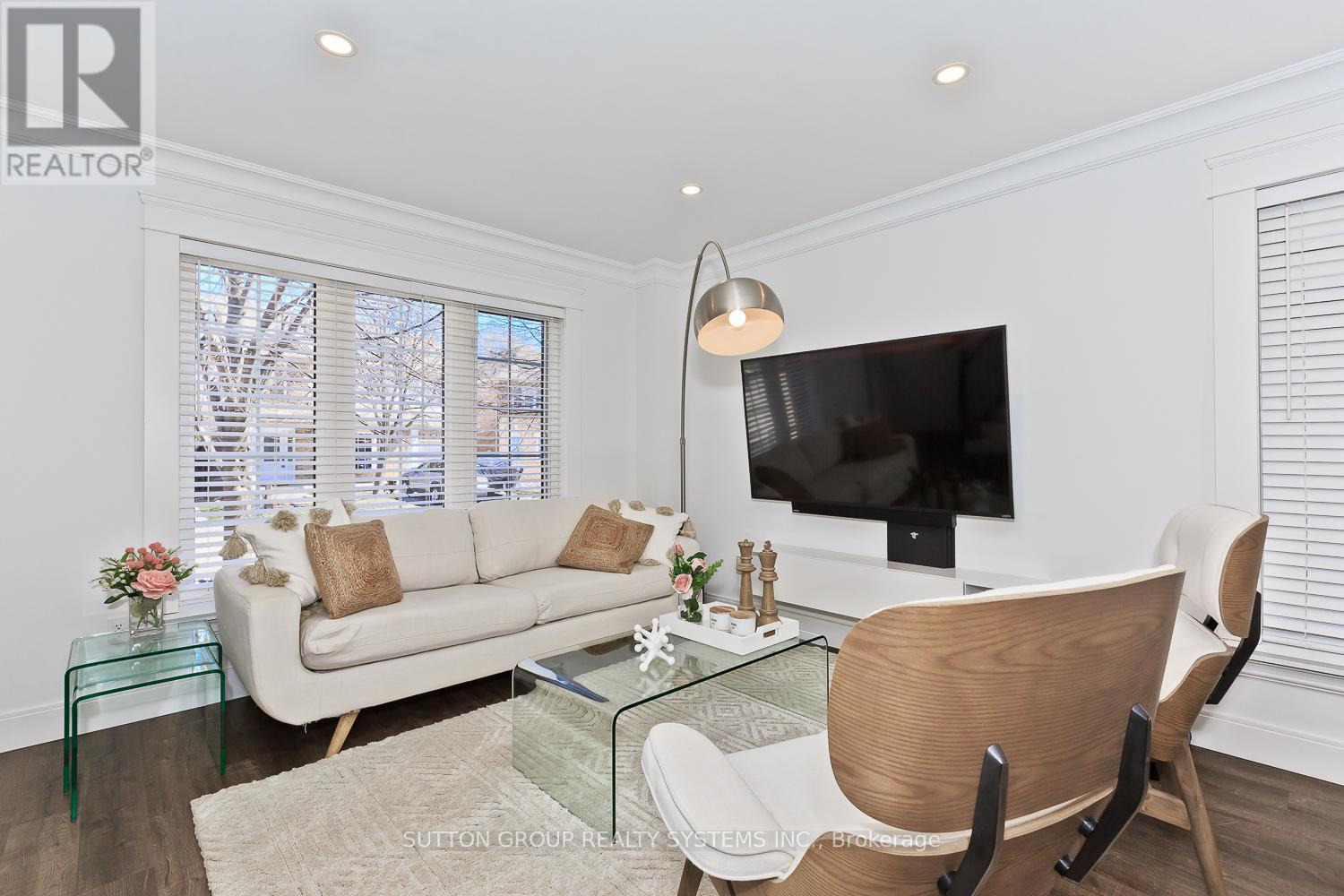 2106 Dunmore Avenue, Burlington, Ontario  L7L 6V9 - Photo 5 - W12121719