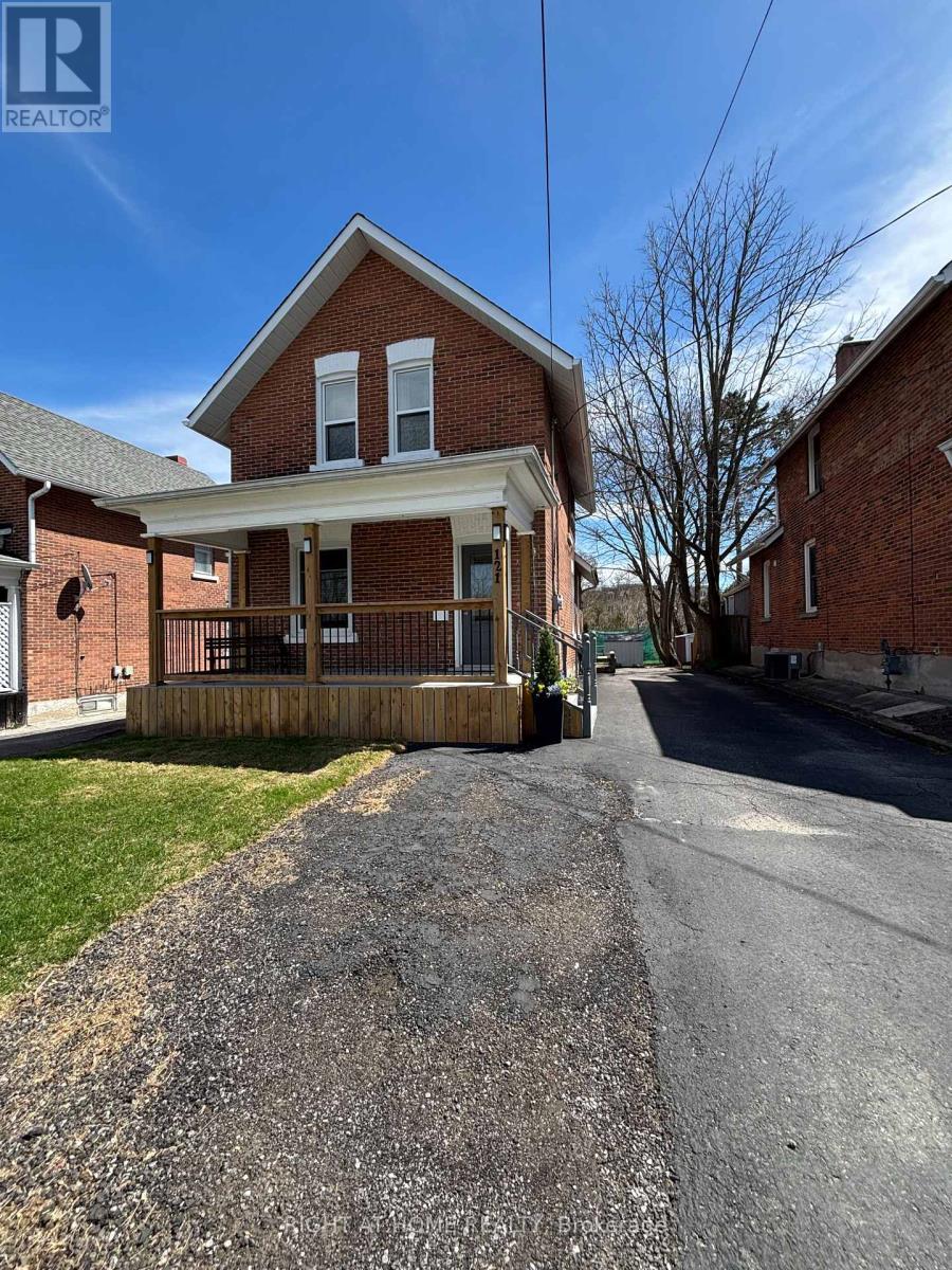 121 DURHAM STREET W, Kawartha Lakes, Ontario