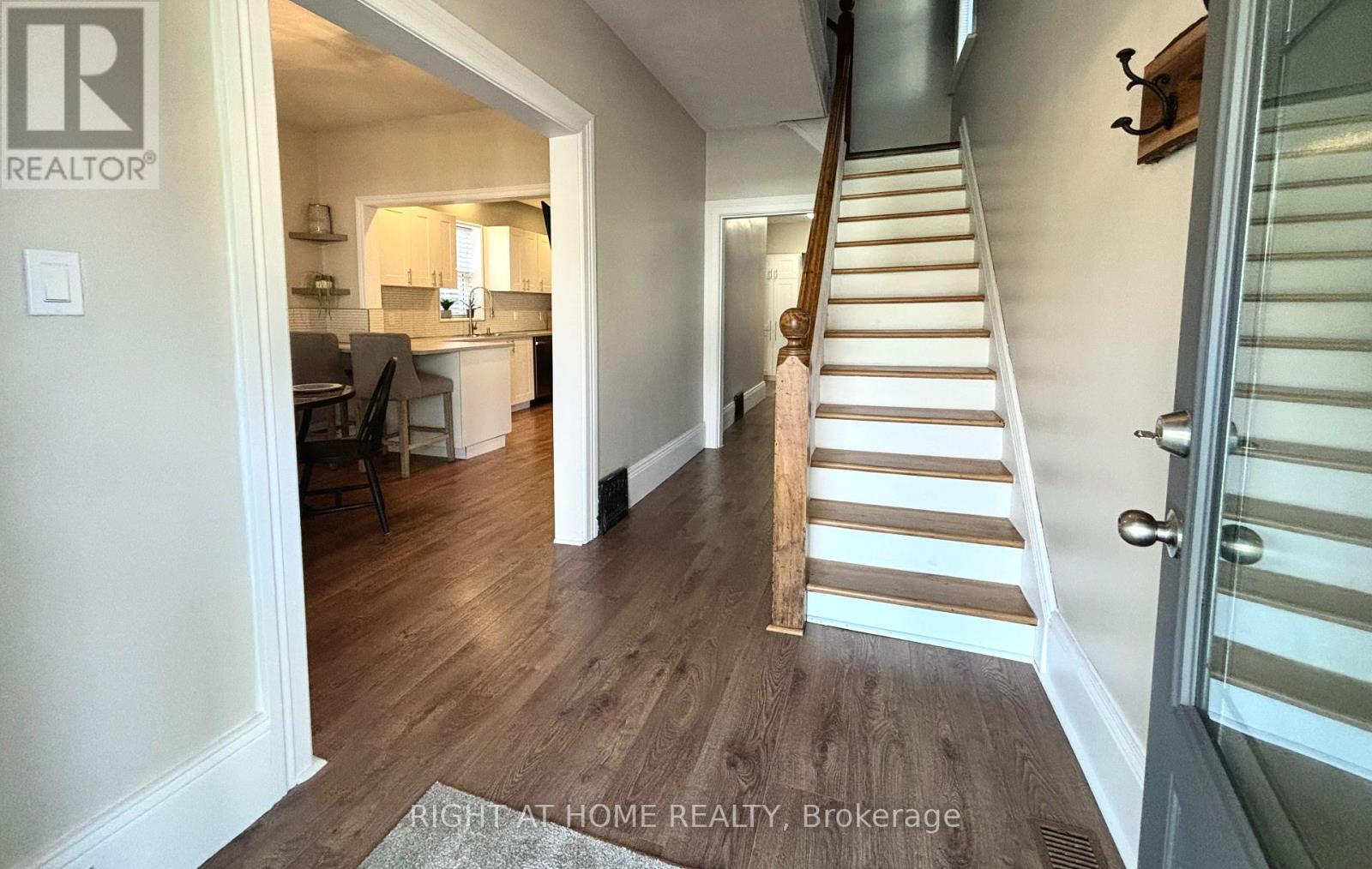 Property at 121 DURHAM STREET W image 4