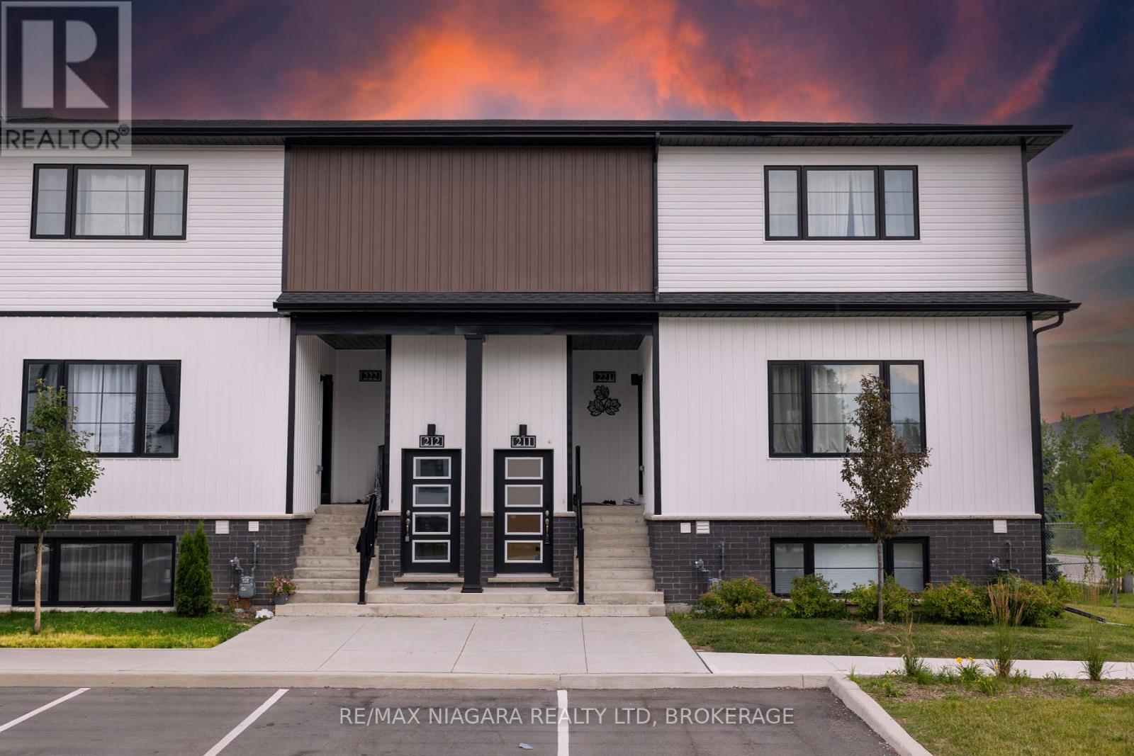 211 - 4263 Fourth Avenue, Niagara Falls, Ontario  L2E 0C2 - Photo 3 - X12121764