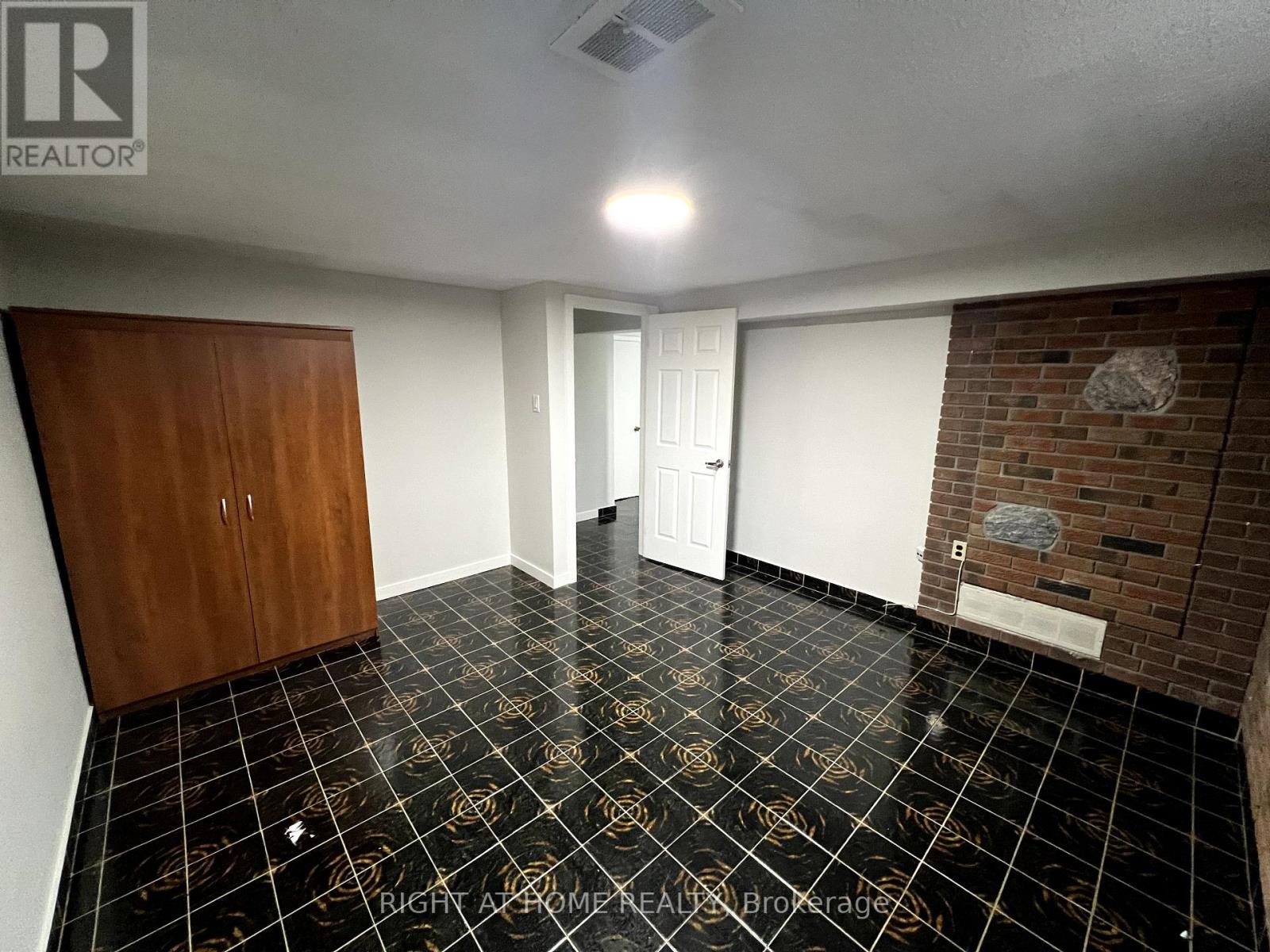 9 Dewlane Drive, Toronto, Ontario  M2R 2P7 - Photo 3 - C12121748