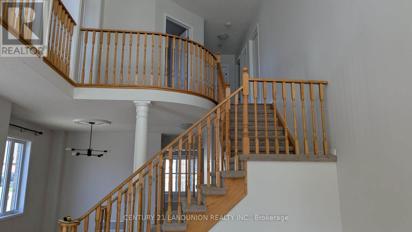 23 Wychwood Drive, Markham (Berczy), Ontario  L6C 2V1 - Photo 4 - N12121734