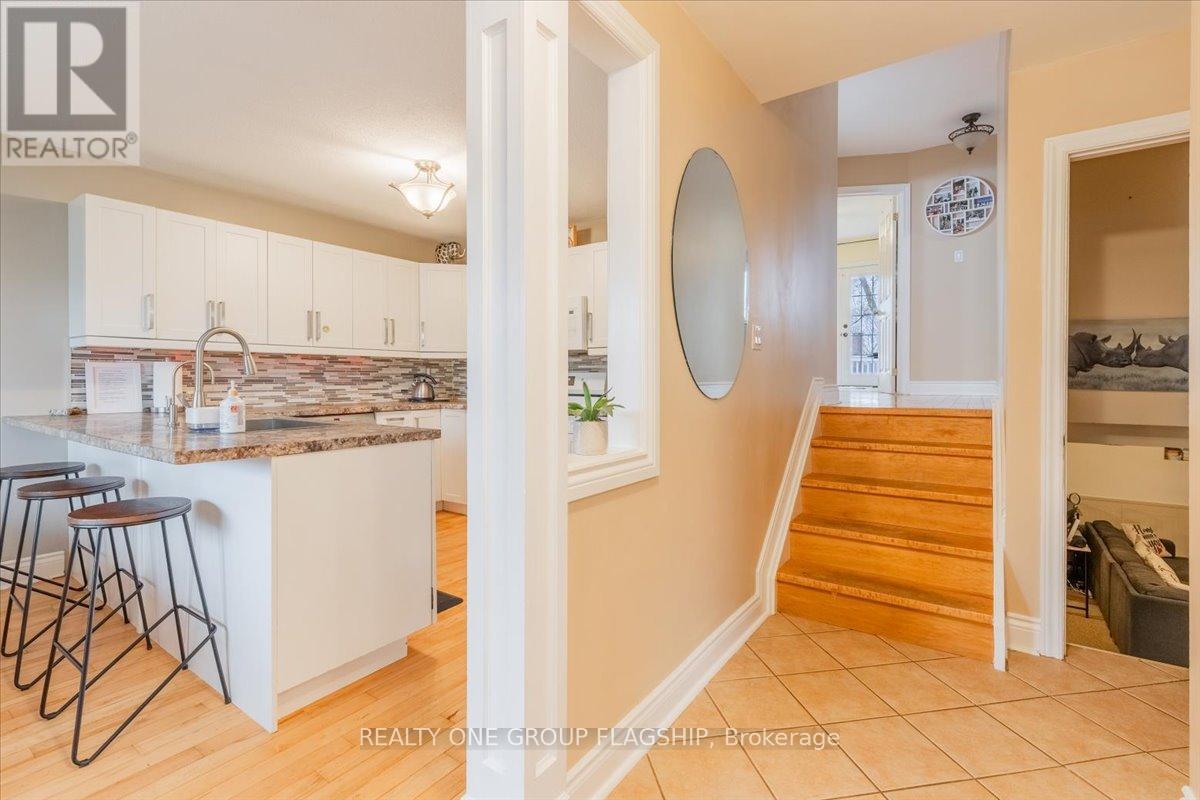 52 Highcroft Road, Barrie, Ontario  L4N 2X7 - Photo 5 - S12121751