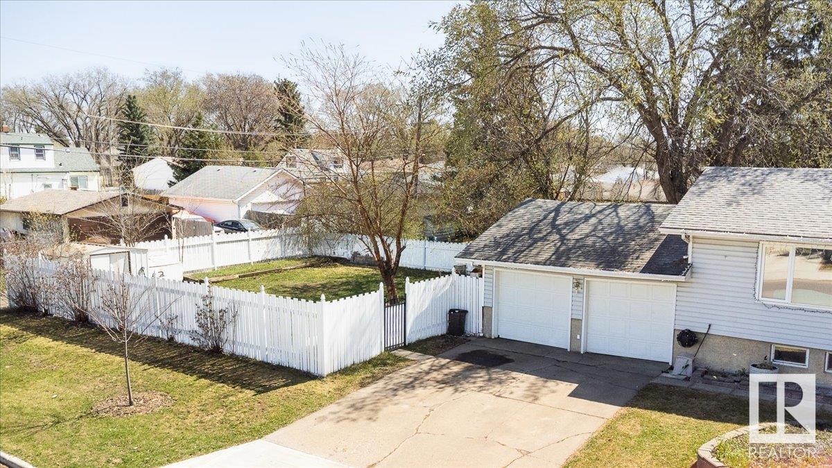 Property at 8007 125 AV NW image 2