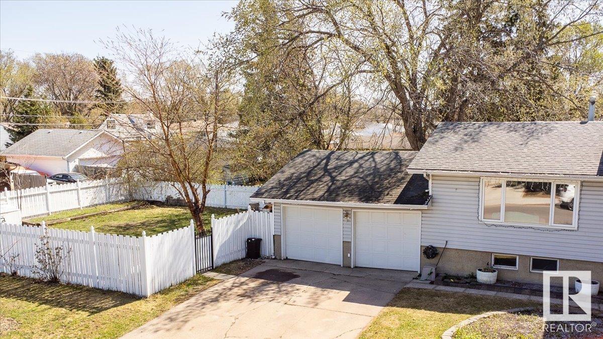 Property at 8007 125 AV NW image 3