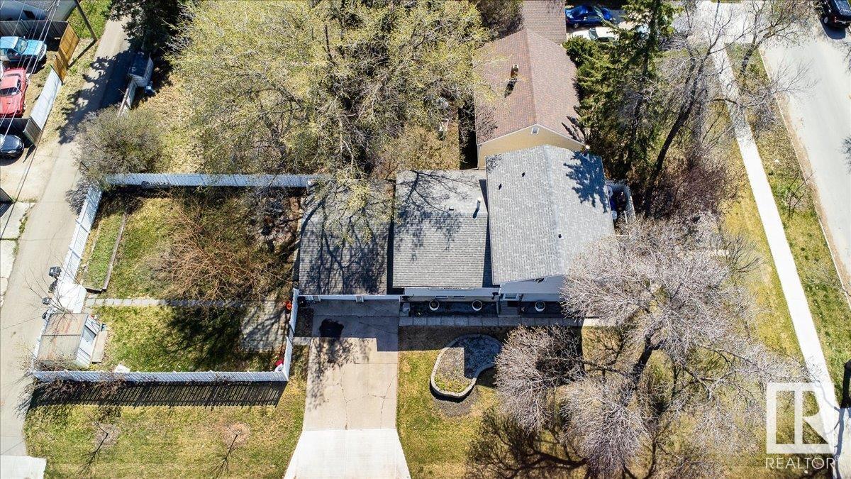 Property at 8007 125 AV NW image 4
