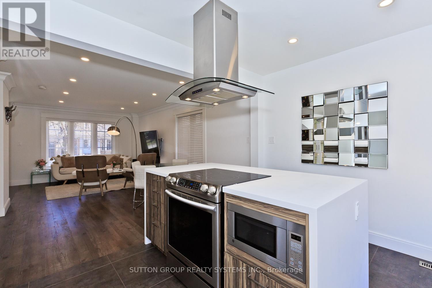 2106 Dunmore Avenue, Burlington, Ontario  L7L 6V9 - Photo 11 - W12121730