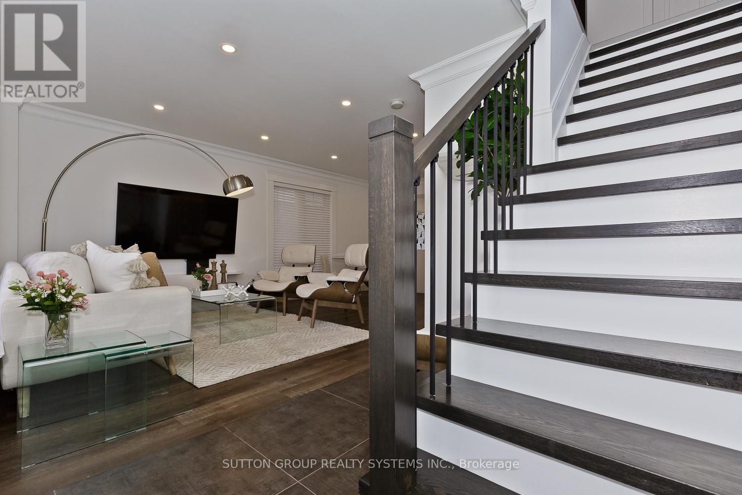 2106 Dunmore Avenue, Burlington, Ontario  L7L 6V9 - Photo 14 - W12121730
