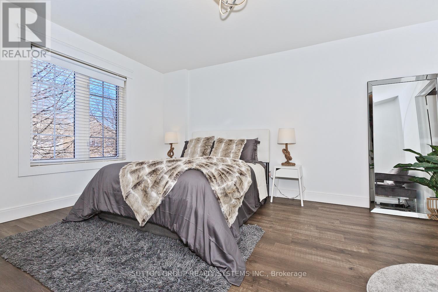 2106 Dunmore Avenue, Burlington, Ontario  L7L 6V9 - Photo 15 - W12121730